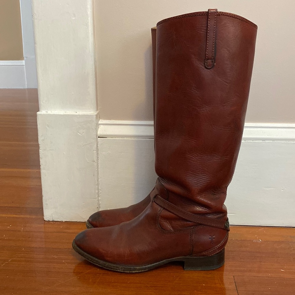 Gorgeous Pre-loved Frye Lindsay Plate Tall Red Riding Boot 7.5 style # 76976
